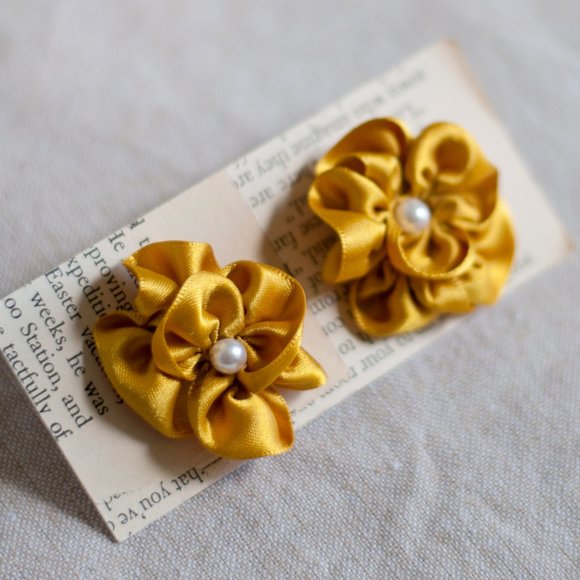 Yellow Ribbon Flower Shoe Clips - Picture 5 of 8